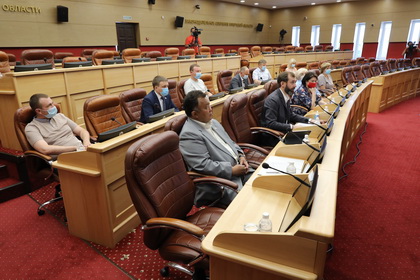 Итоги посевной кампании и перспективы возобновления работы туристической отрасли обсудили на заседании Депутатского штаба 